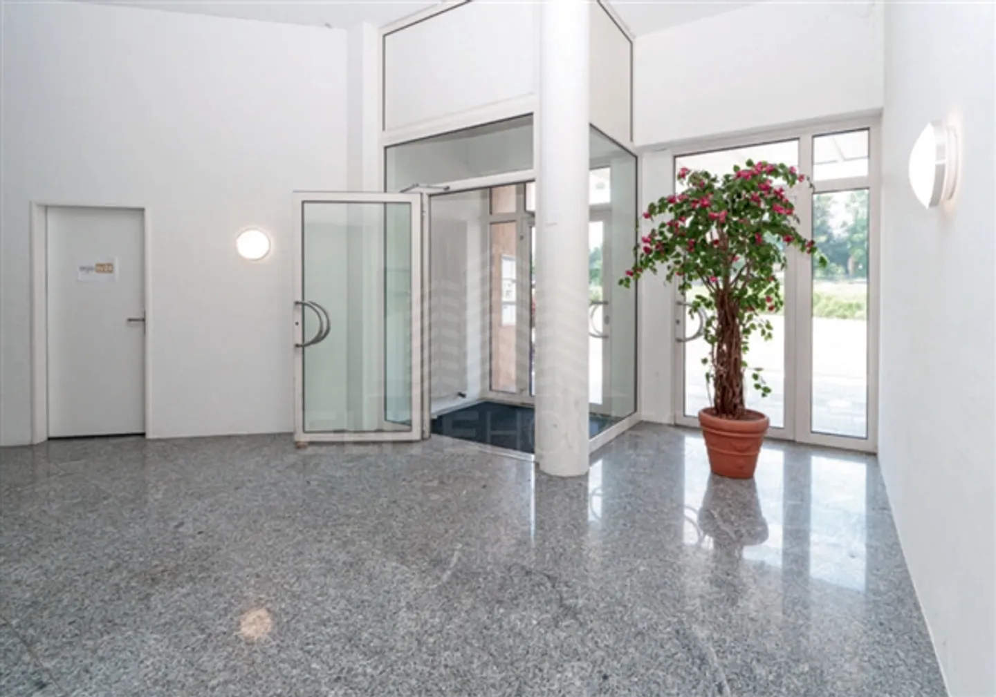 BÜRO- UND GEWERBEHAUS "TRIFOORE" - ÜBER 5% SOLLRENDITE - Foto 3 von 6