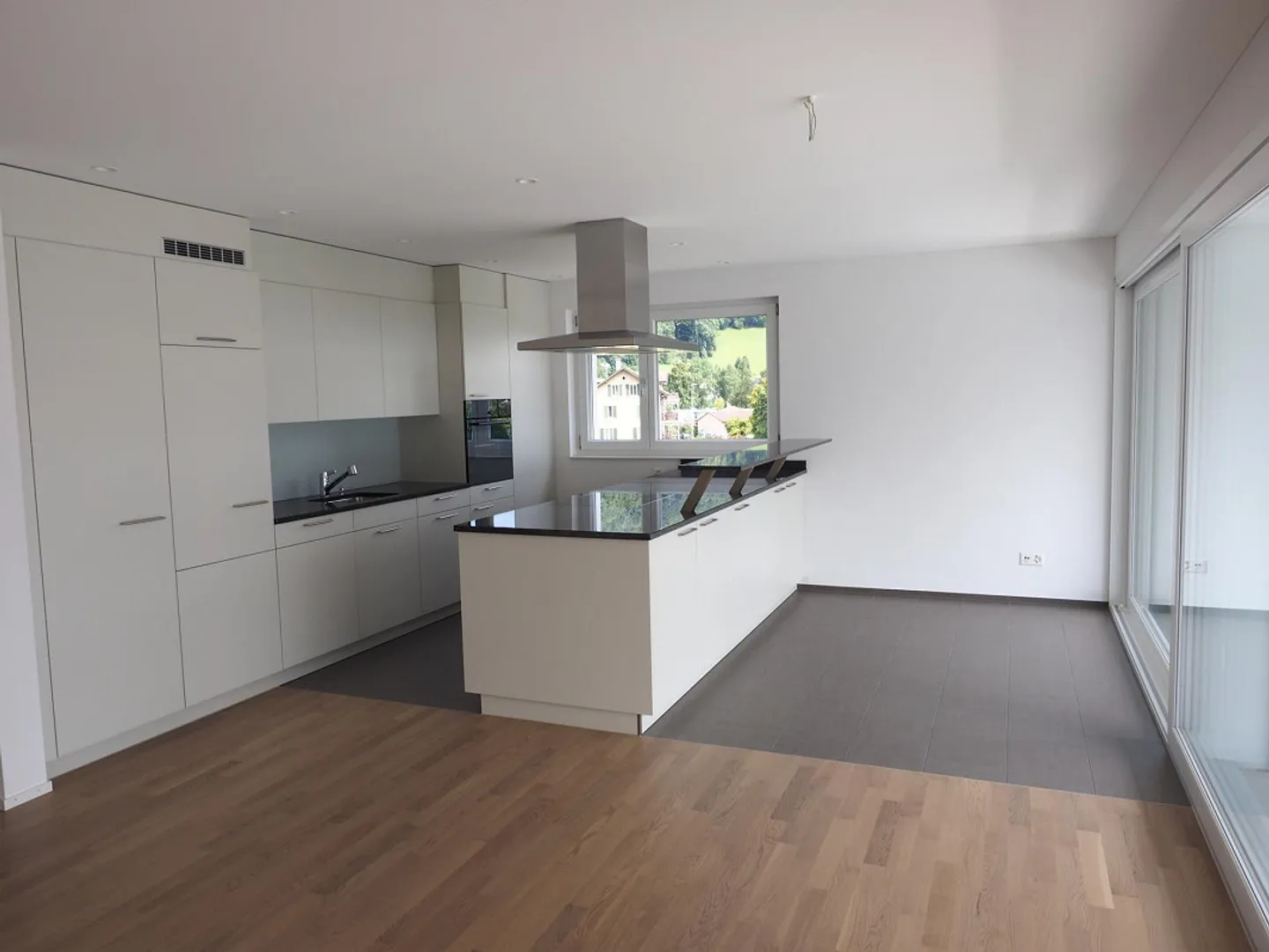 3½ • Modern • Climate Comfort Apartment on 1st Floor • Quiet Environment - Photo 2 of 10