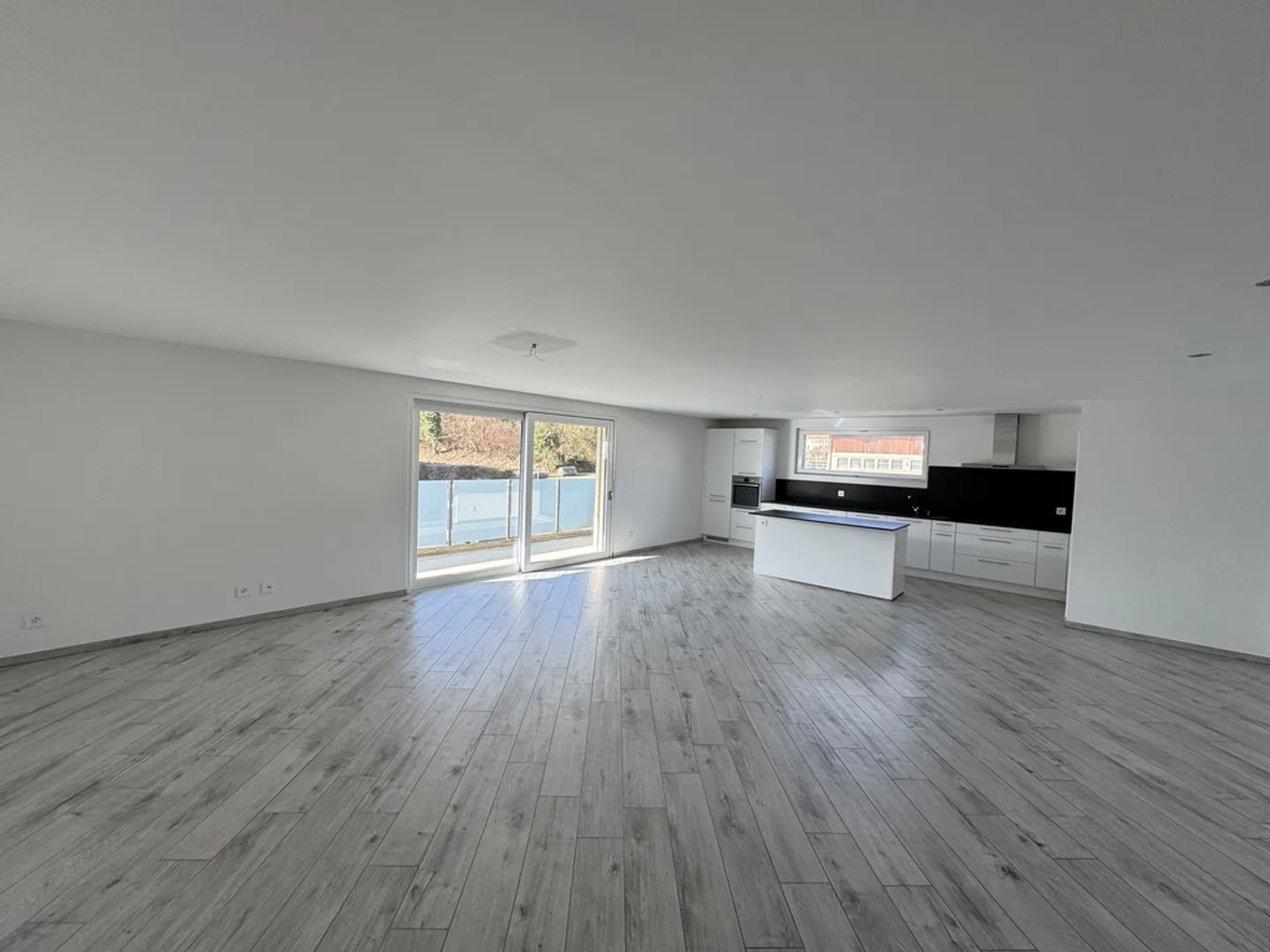 Appartement moderne avec terrasse - Photo 2 sur 11