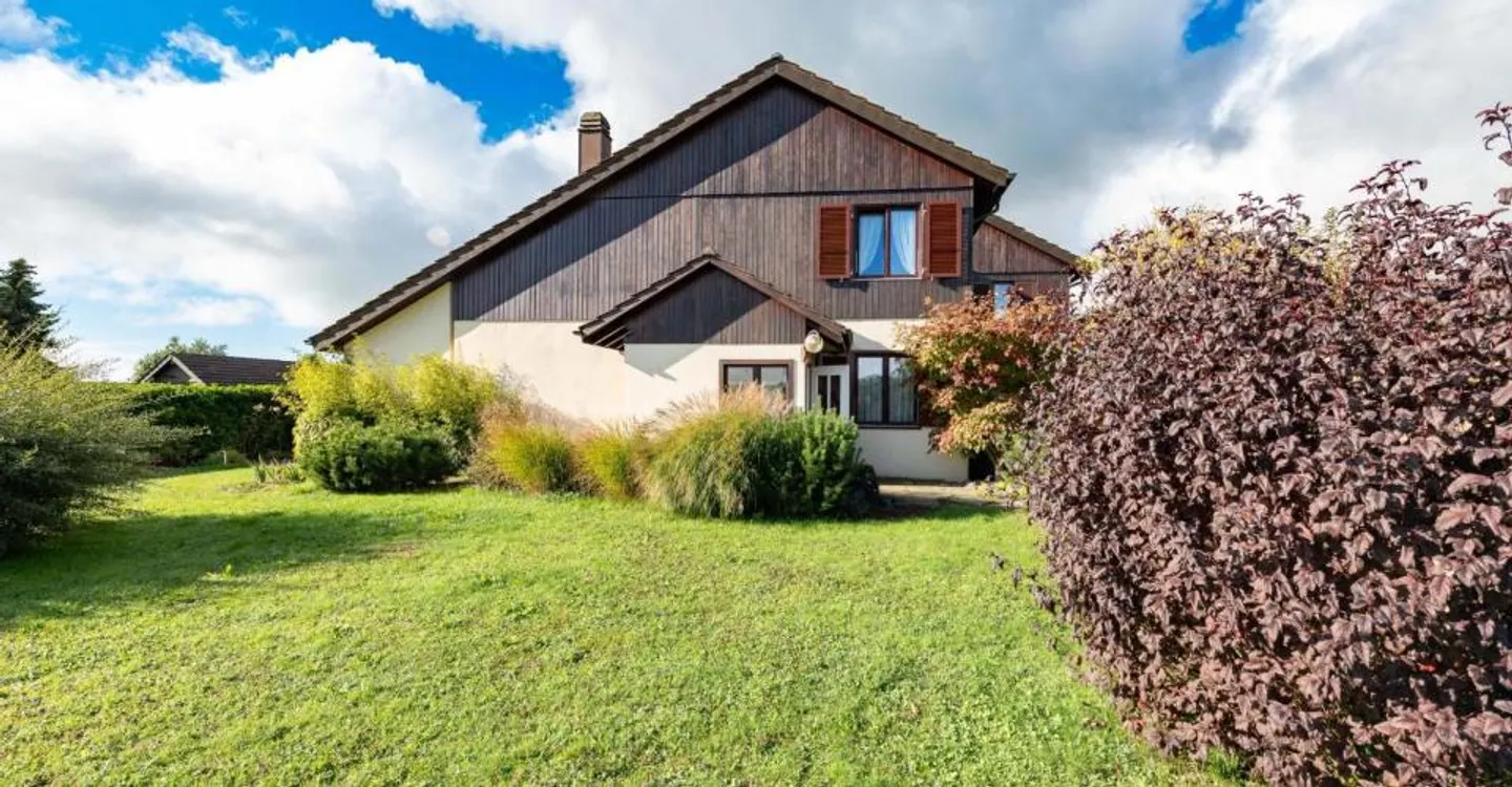 Doppelhaushälfte mit 5,5 Zimmern, schön angelegtem Garten - Foto 2 von 13