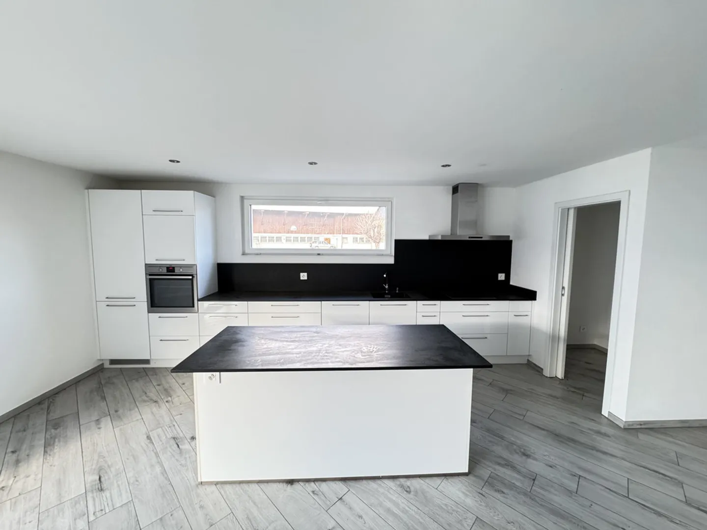 Appartement moderne avec terrasse - Photo 4 sur 11