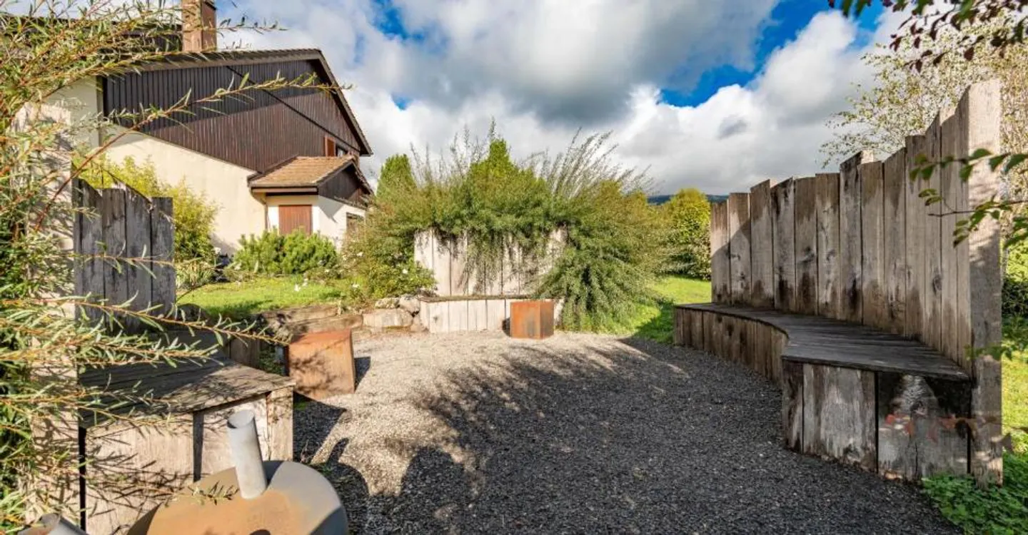 Doppelhaushälfte mit 5,5 Zimmern, schön angelegtem Garten - Foto 3 von 13