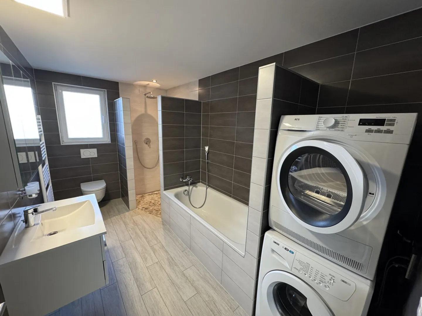 Appartement moderne avec terrasse - Photo 6 sur 11