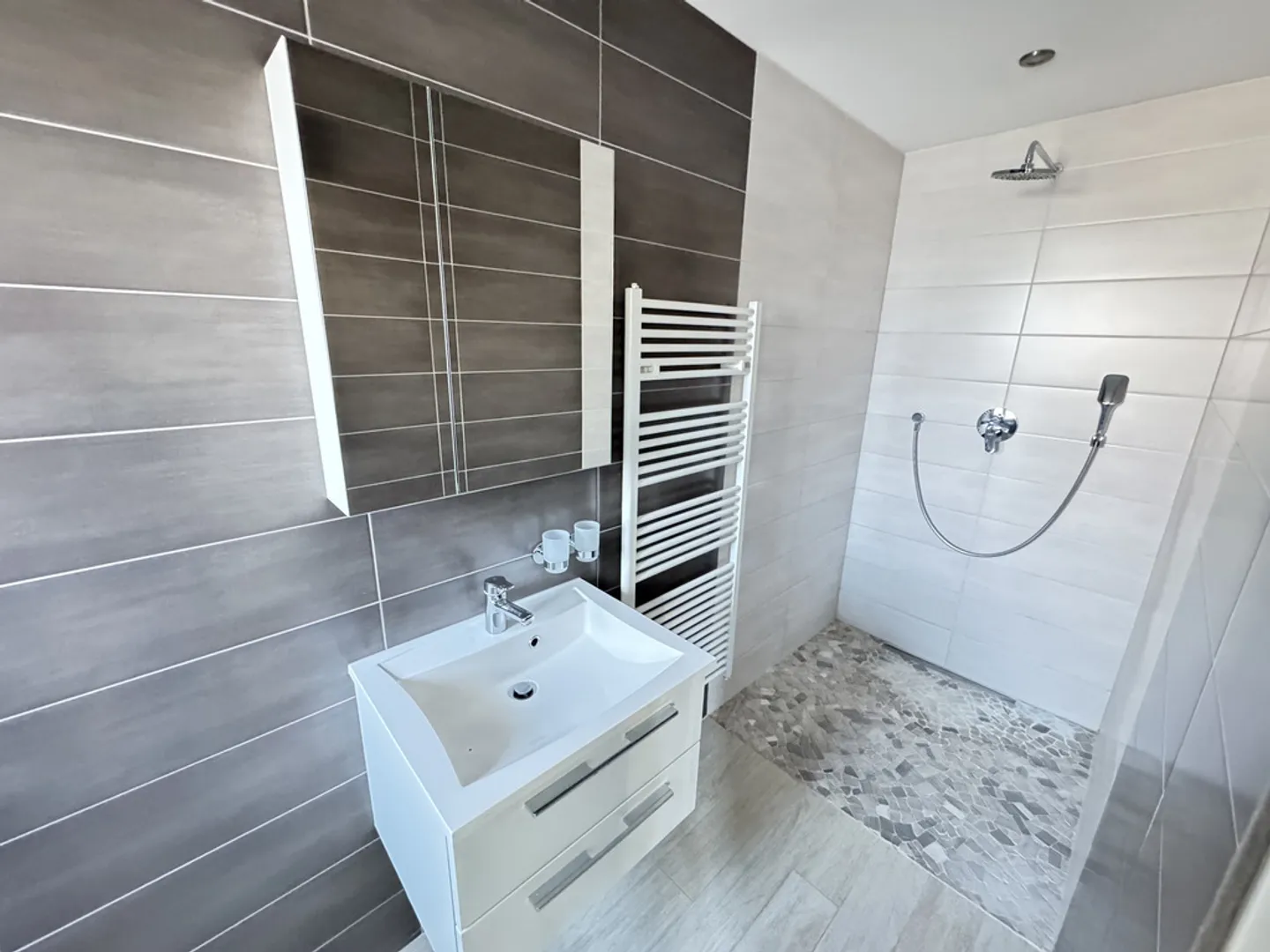 Appartement moderne avec terrasse - Photo 7 sur 11