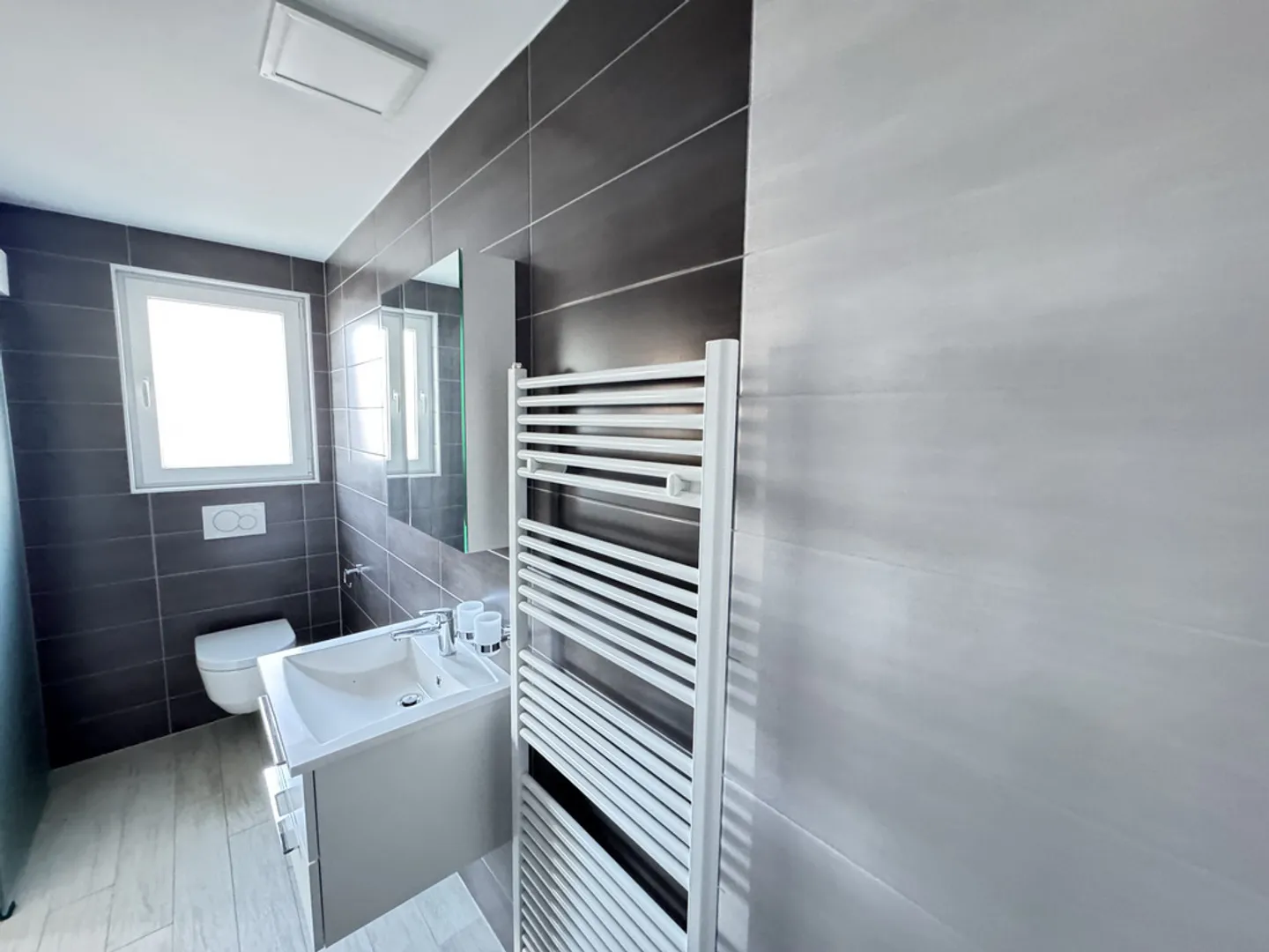 Appartement moderne avec terrasse - Photo 8 sur 11