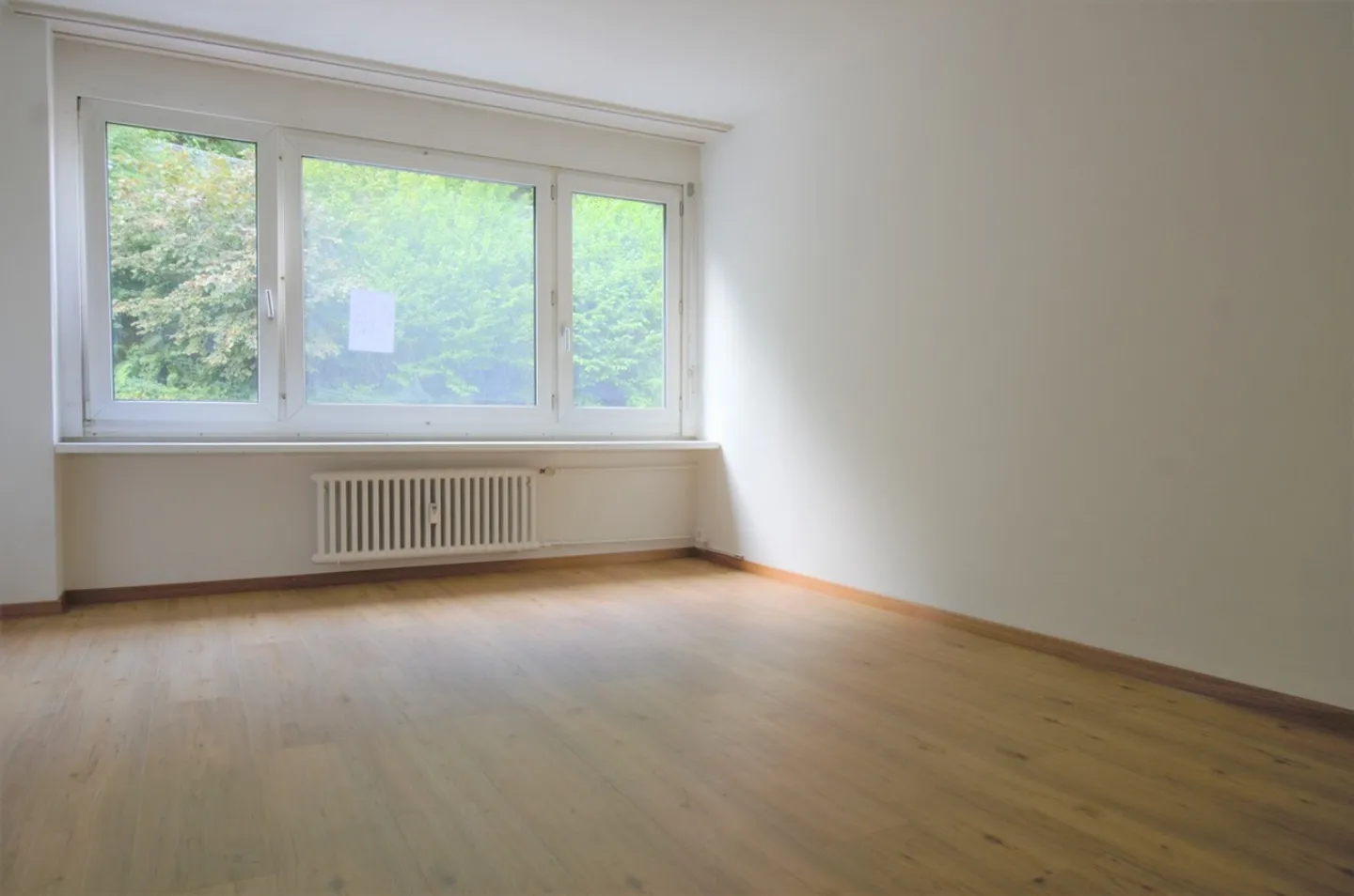 Modern apartment in a great location, central and close to the city - Photo 2 of 9