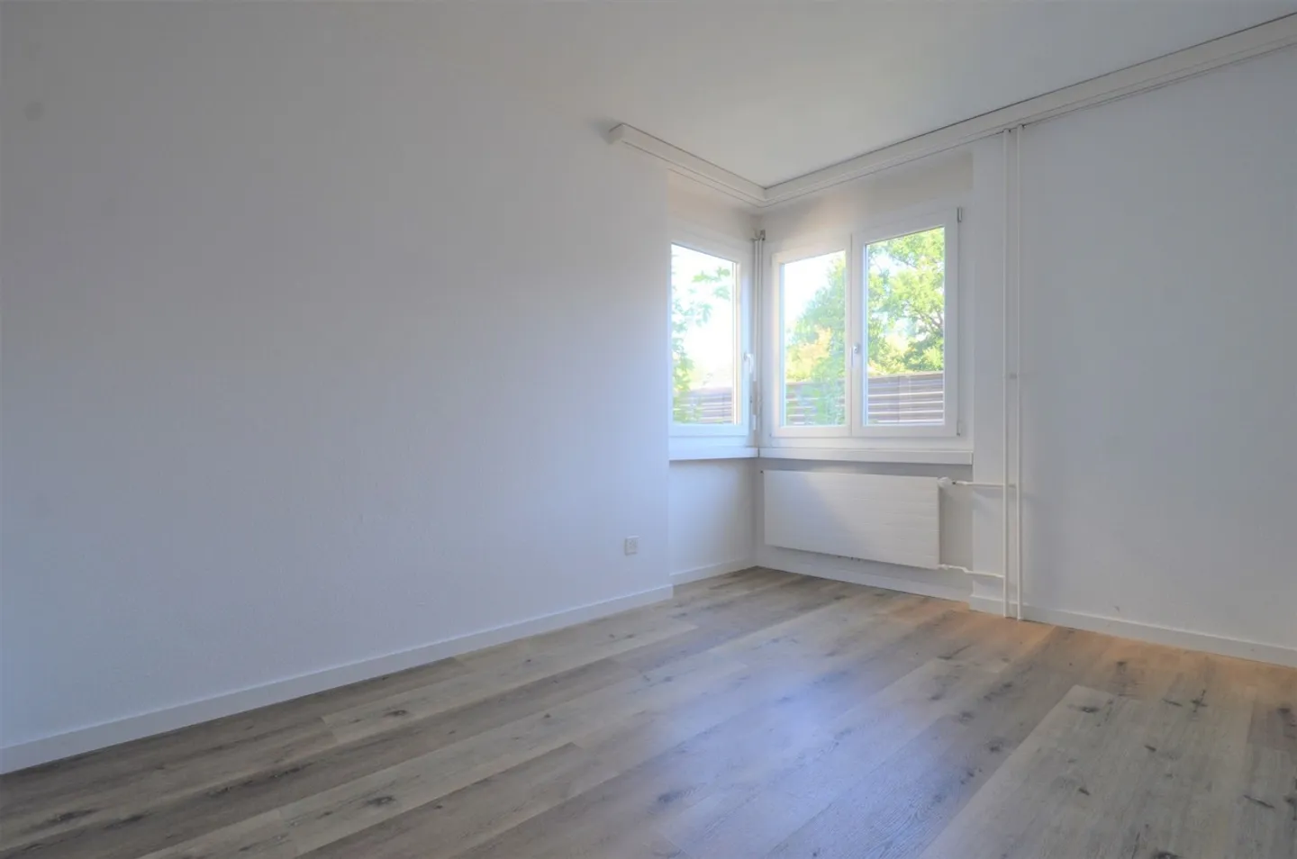 Modern apartment in a great location, central and close to the city - Photo 3 of 9