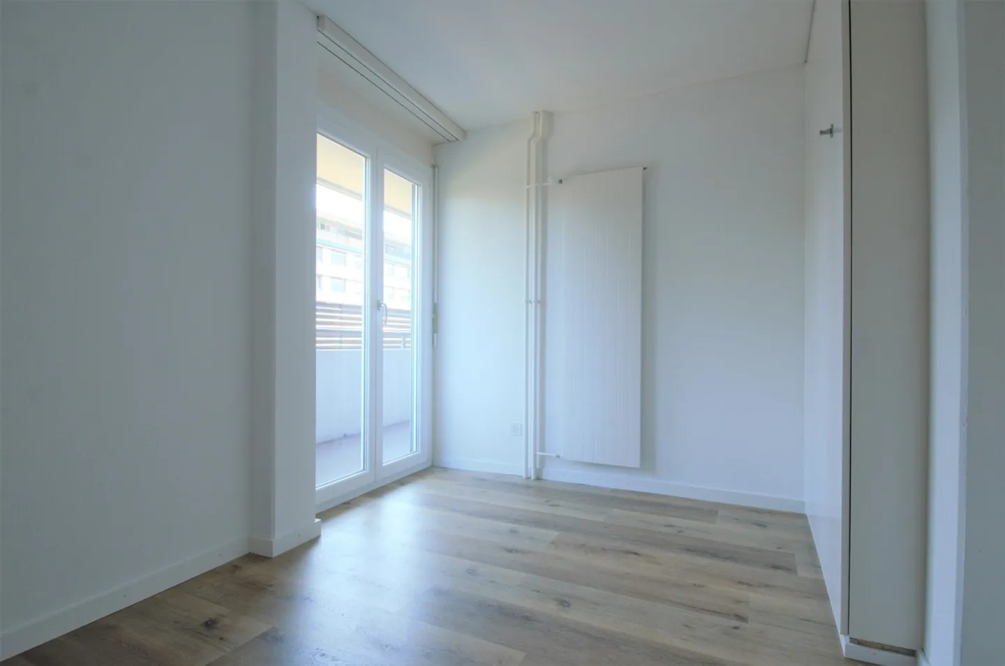 Modern apartment in a great location, central and close to the city - Photo 6 of 9