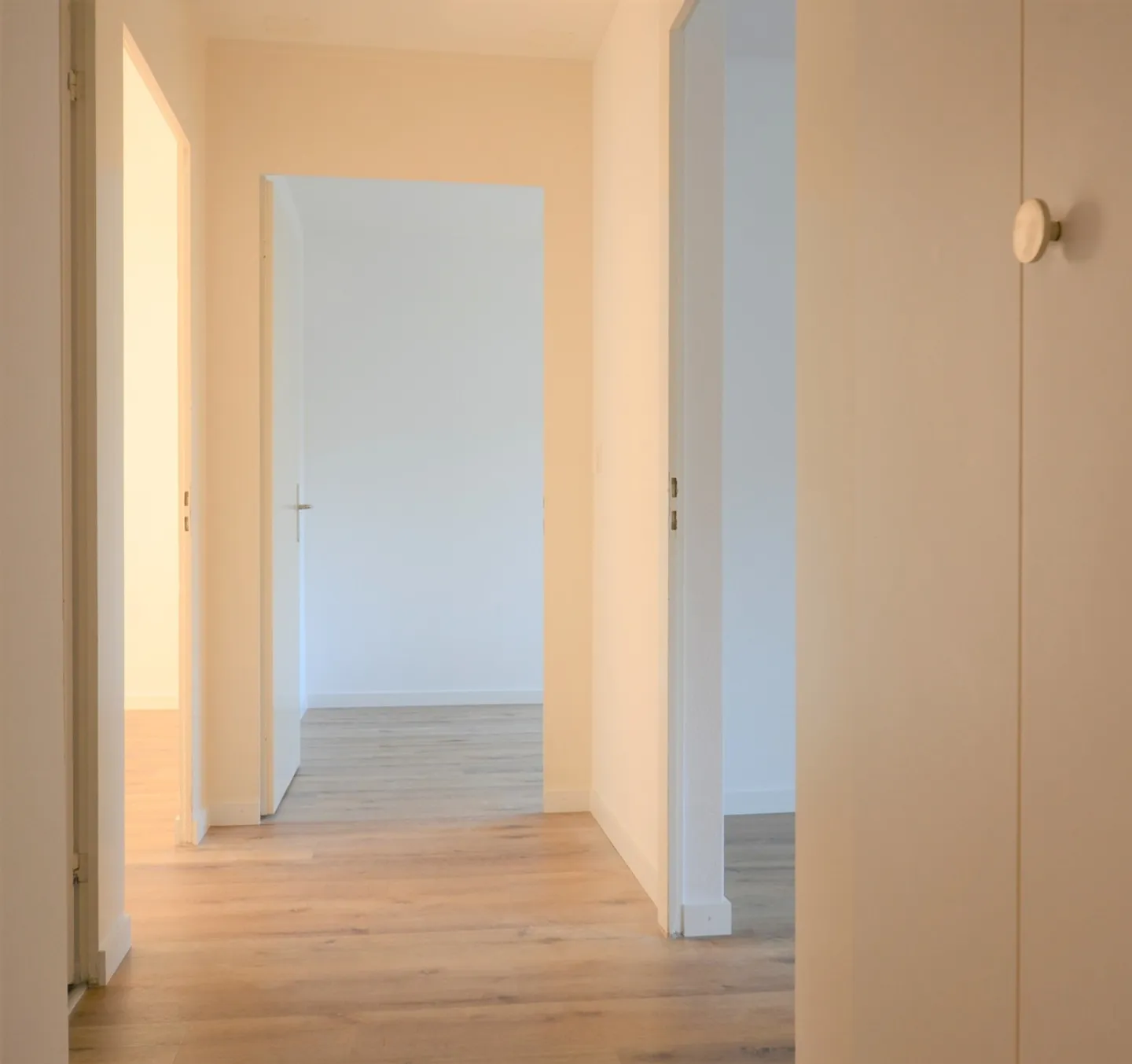 Modern apartment in a great location, central and close to the city - Photo 5 of 9