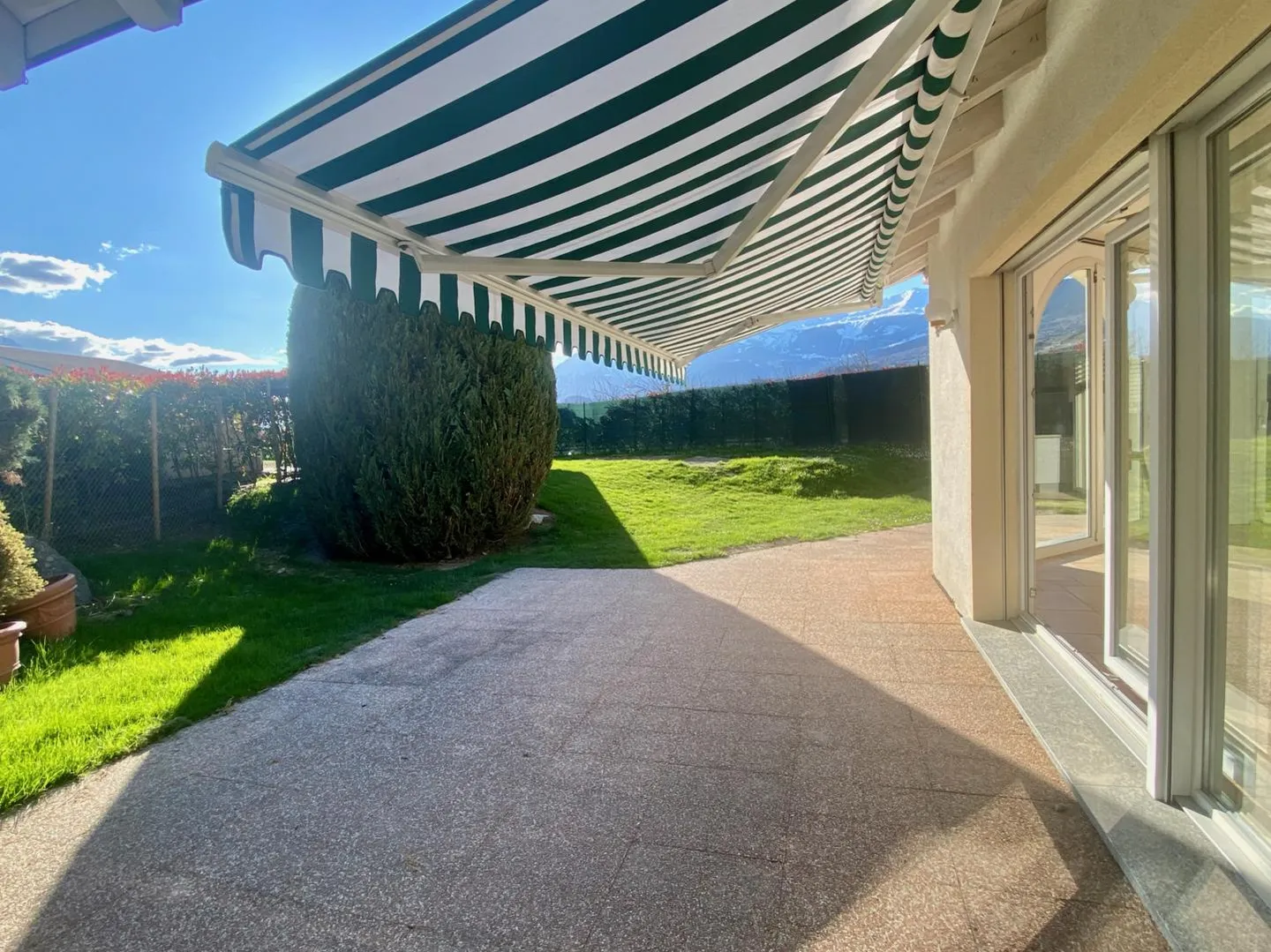 Geräumige Wohnung im Villa-Stil - Foto 2 von 13