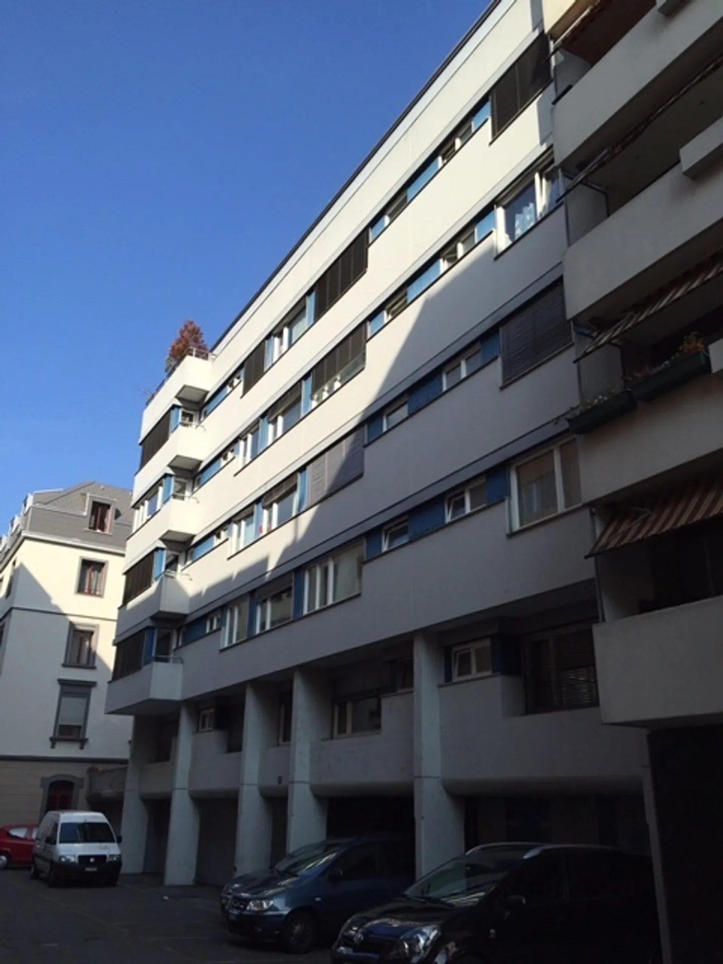 Modern apartment in a great location, central and close to the city - Photo 8 of 9