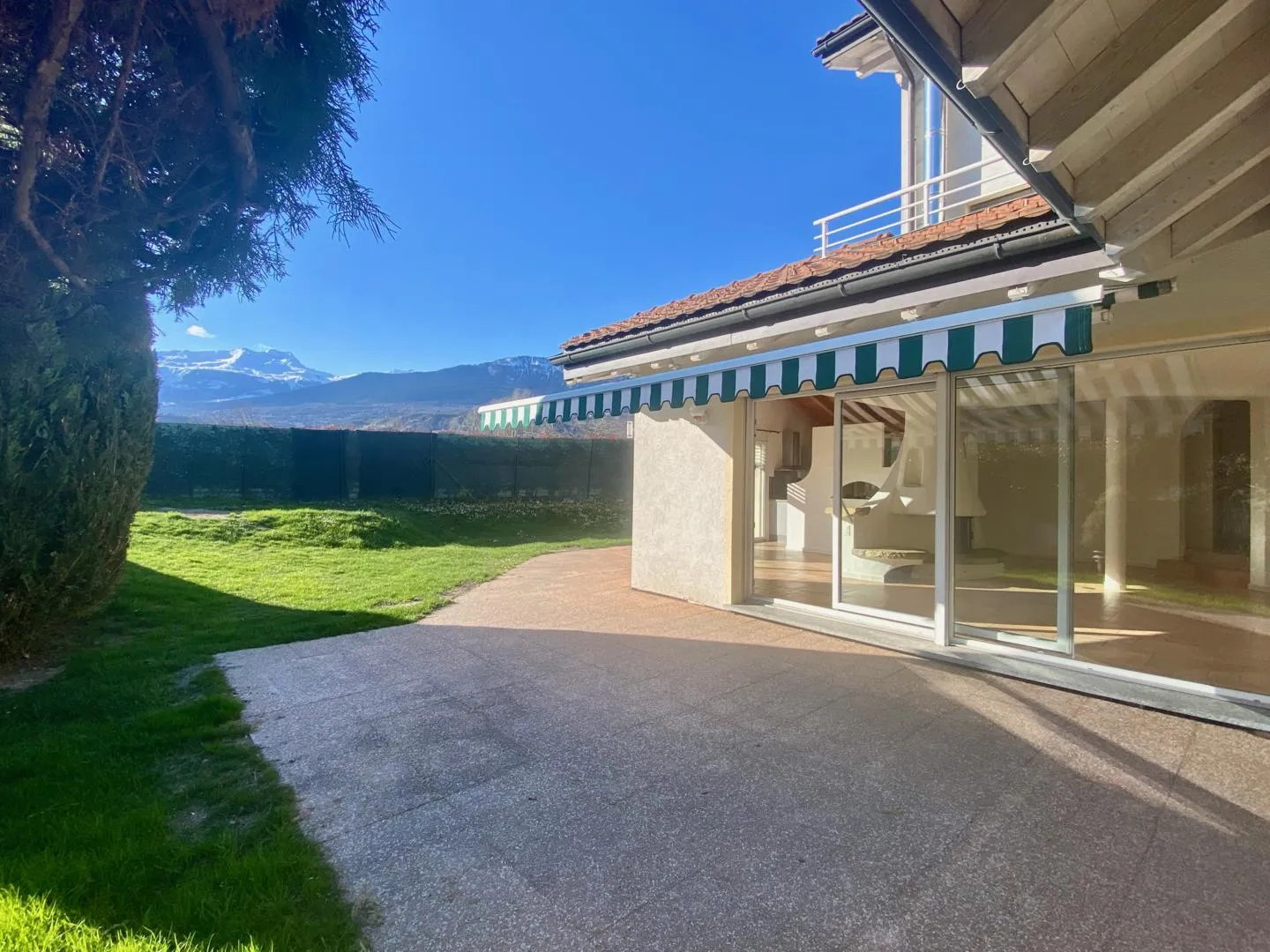 Geräumige Wohnung im Villa-Stil - Foto 5 von 13