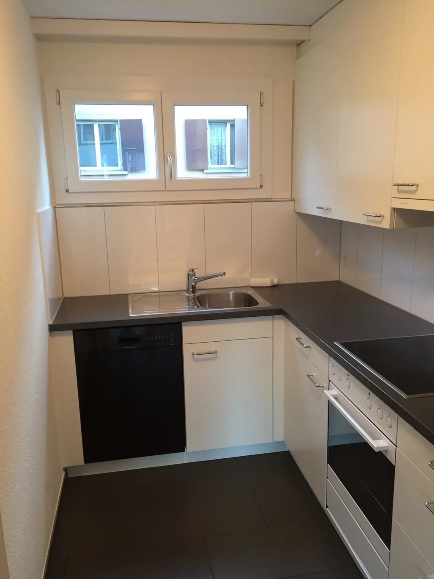 Modern apartment in a great location, central and close to the city - Photo 9 of 9