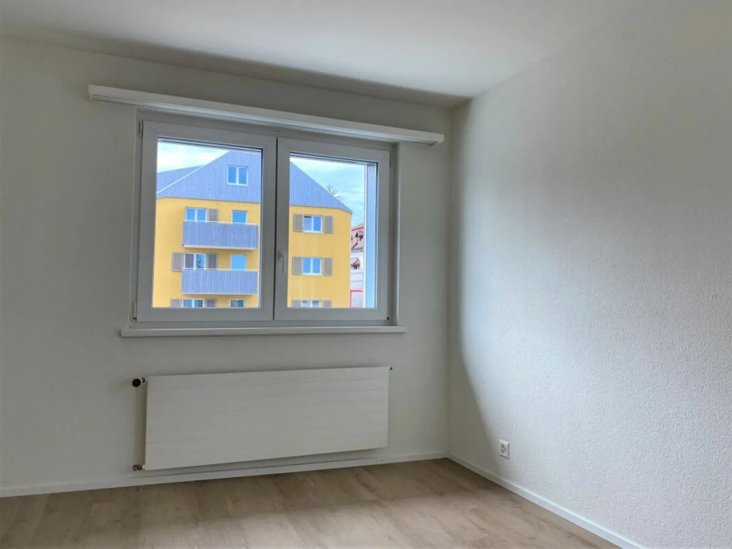 Sehr gepflegte 3,5-Zi.-Wohnung mit grosser Terrasse - Foto 5 von 12