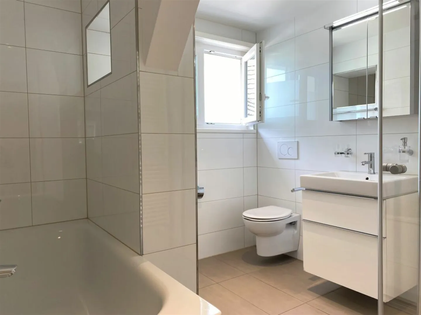 Sehr gepflegte 3,5-Zi.-Wohnung mit grosser Terrasse - Foto 7 von 12