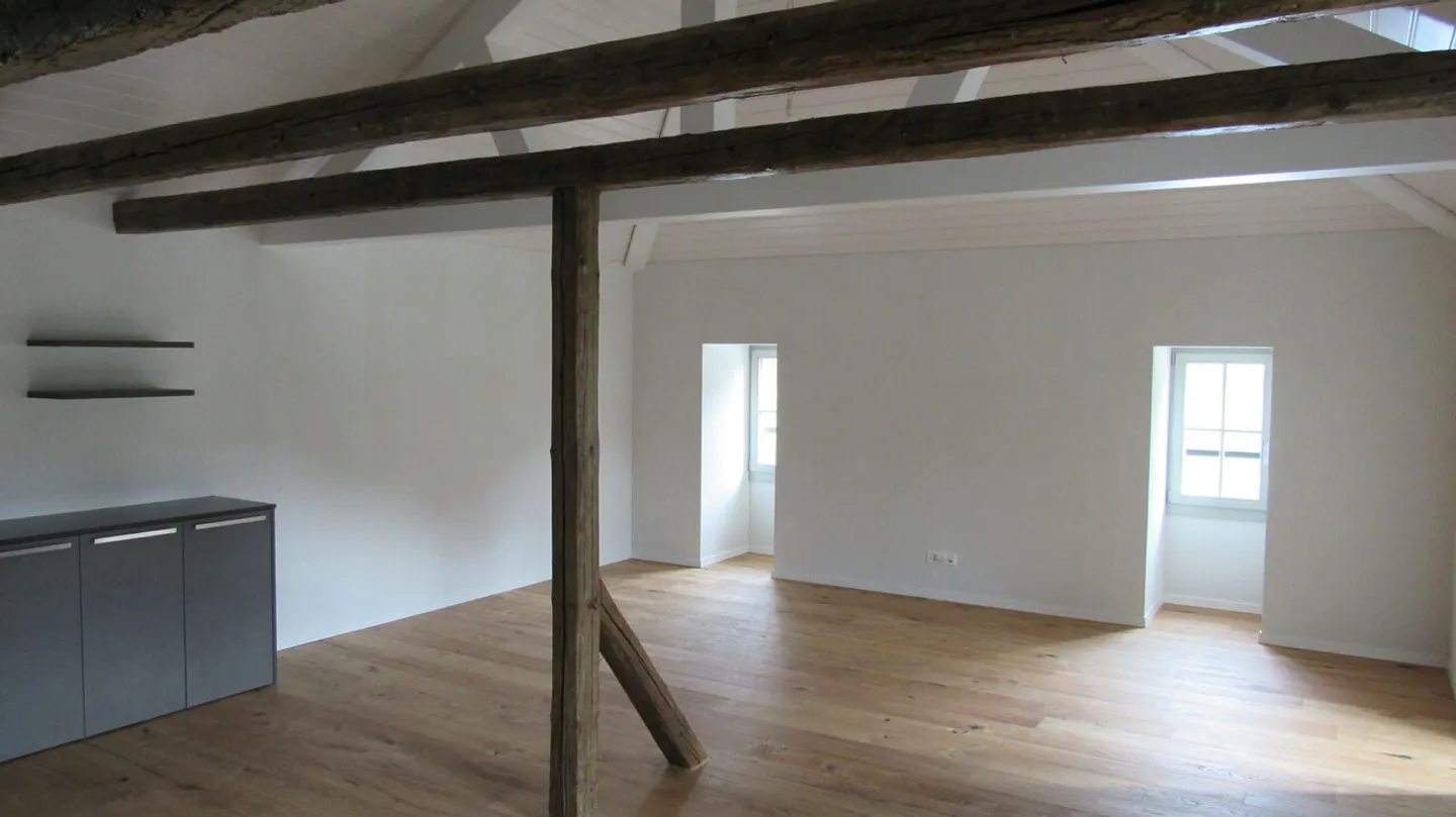 Wunderschöne 3,5-Zimmer-Wohnung mit sichtbaren Balken - Foto 3 von 5