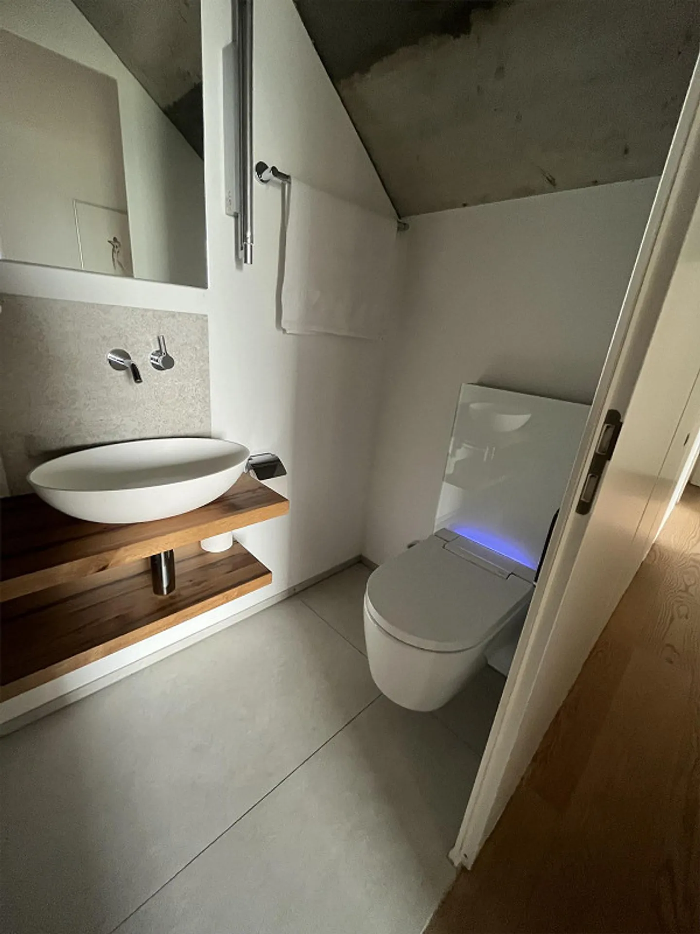 Bright modern 2.5 room apartment with garden share - Photo 9 of 12