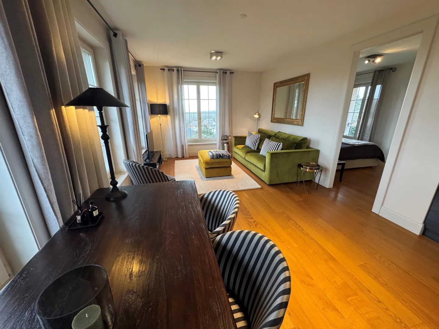 Appartamento raro di 3½ stanze con vista sul lago, piscina e pacchetto tutto incluso - Foto 2 di 4