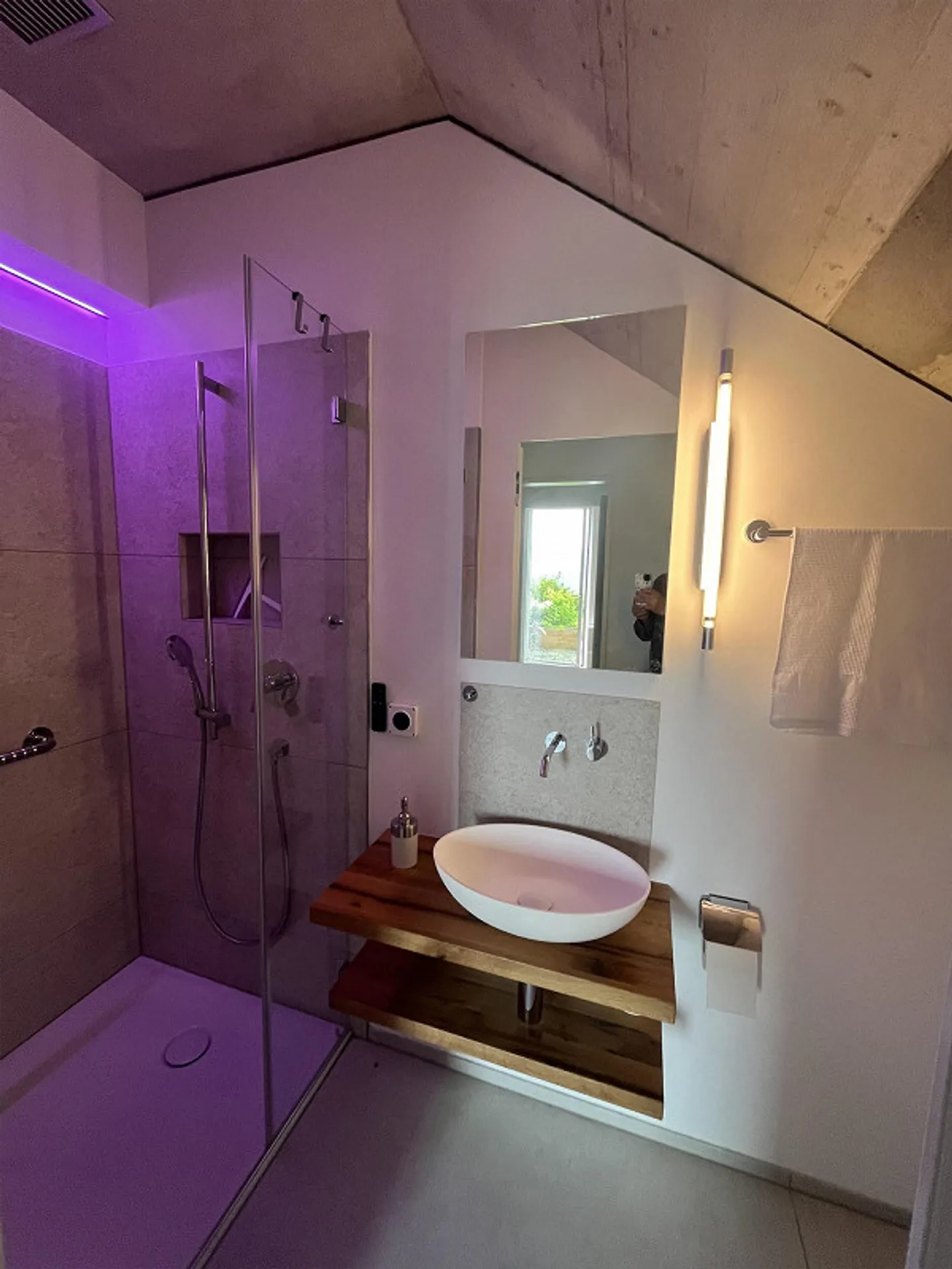 Bright modern 2.5 room apartment with garden share - Photo 10 of 12