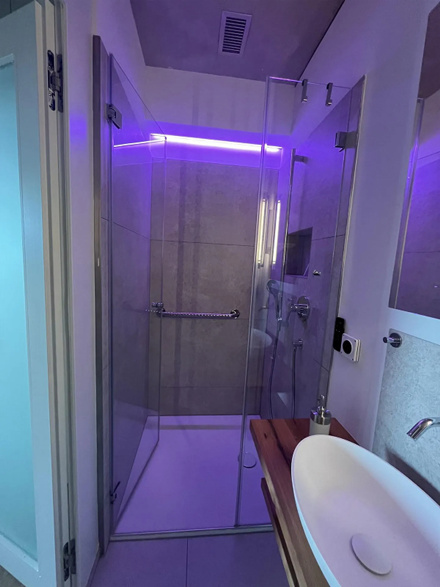 Bright modern 2.5 room apartment with garden share - Photo 11 of 12