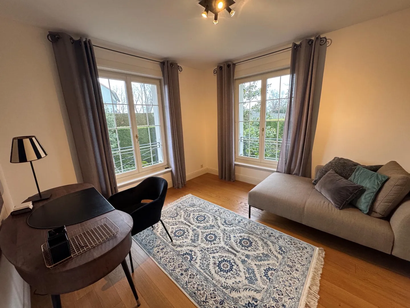 Appartamento raro di 3½ stanze con vista sul lago, piscina e pacchetto tutto incluso - Foto 3 di 4