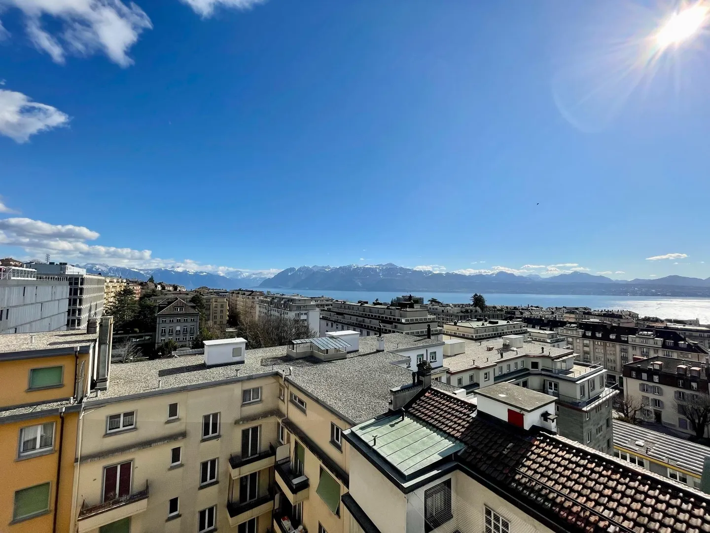 Appartement Rénové avec Vue sur le Lac - Photo 13 sur 17