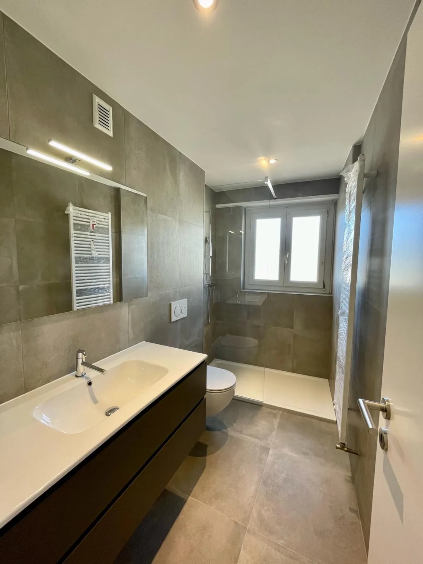 Appartement Rénové avec Vue sur le Lac - Photo 16 sur 17