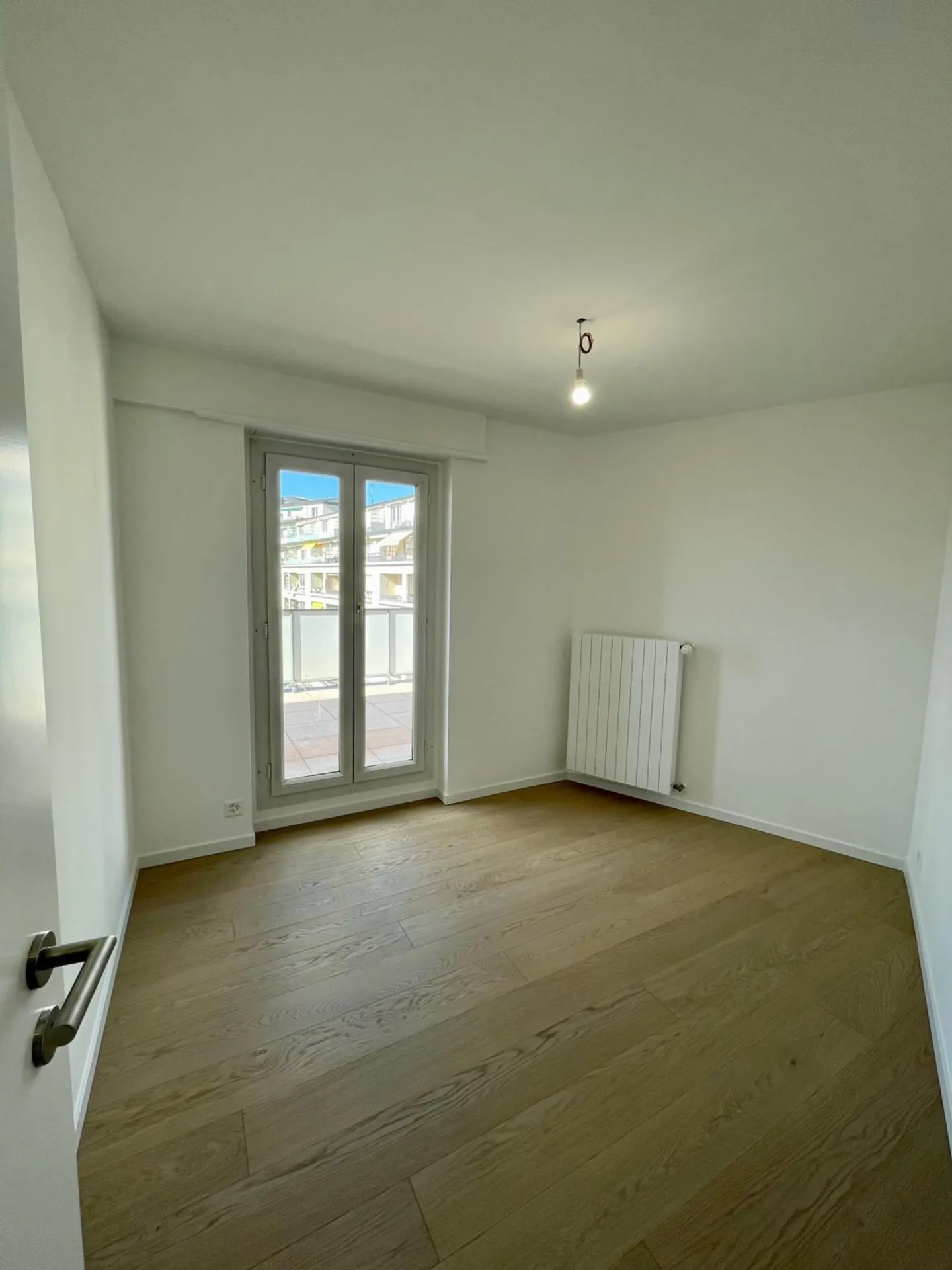 Appartement Rénové avec Vue sur le Lac - Photo 8 sur 17