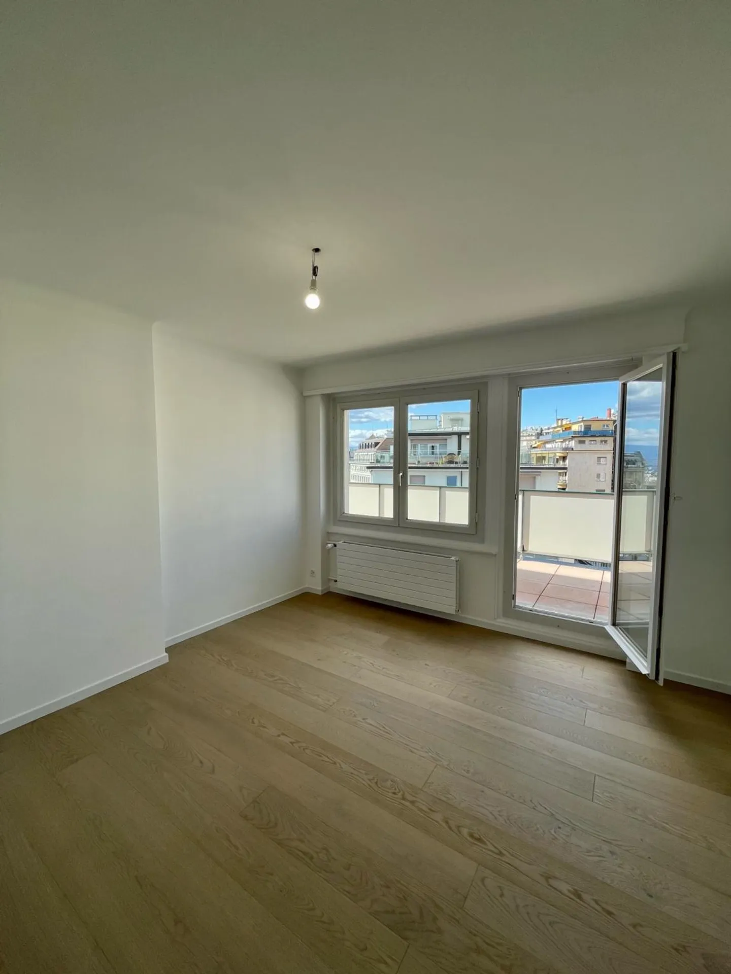 Appartement Rénové avec Vue sur le Lac - Photo 10 sur 17