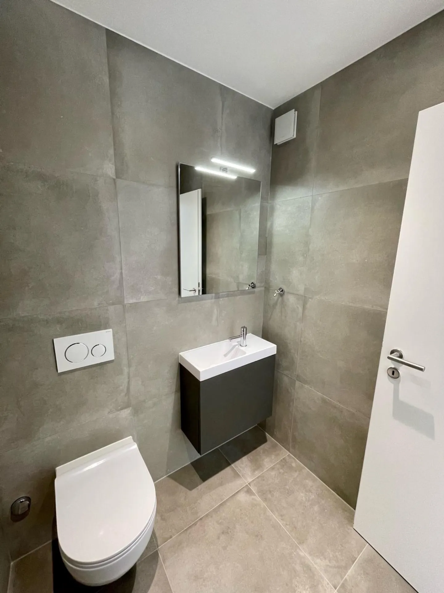 Appartement Rénové avec Vue sur le Lac - Photo 17 sur 17