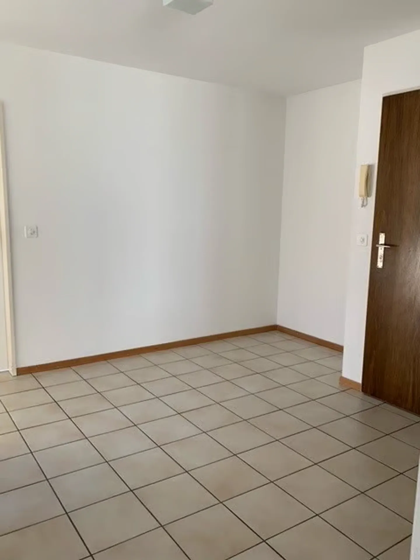 Schöne, grosszügige 3.5 Zimmer Wohnung mit neuer Küche - Foto 4 di 21