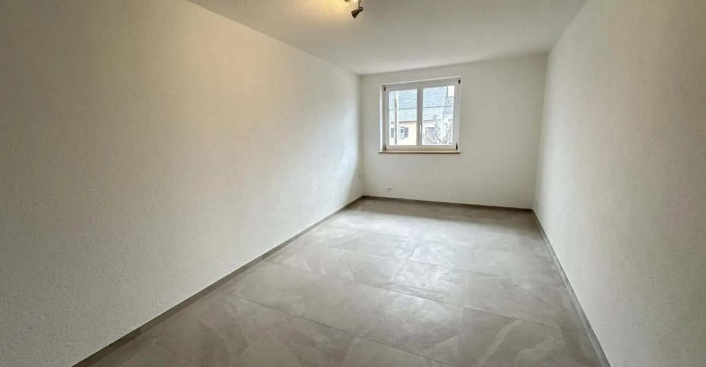 Appartement entièrement rénové de 4.5 pièces à Alle - Foto 4 di 12