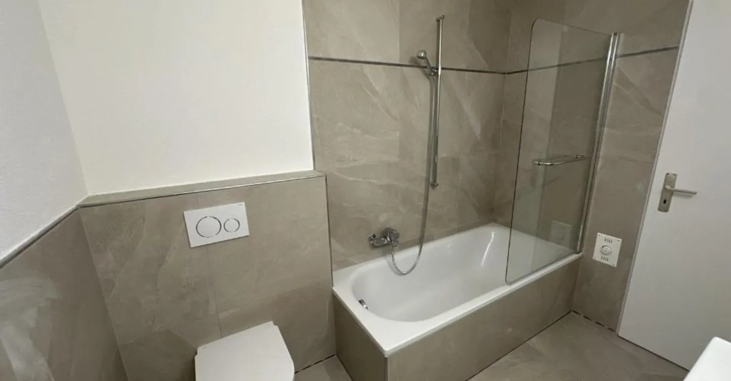 Appartement entièrement rénové de 4.5 pièces à Alle - Foto 6 di 12