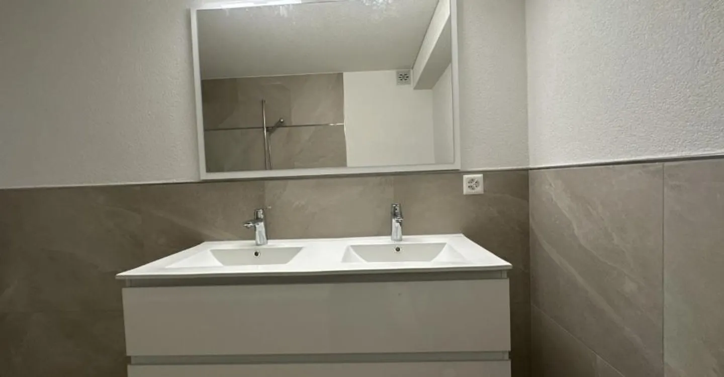 Appartement entièrement rénové de 4.5 pièces à Alle - Foto 7 di 12