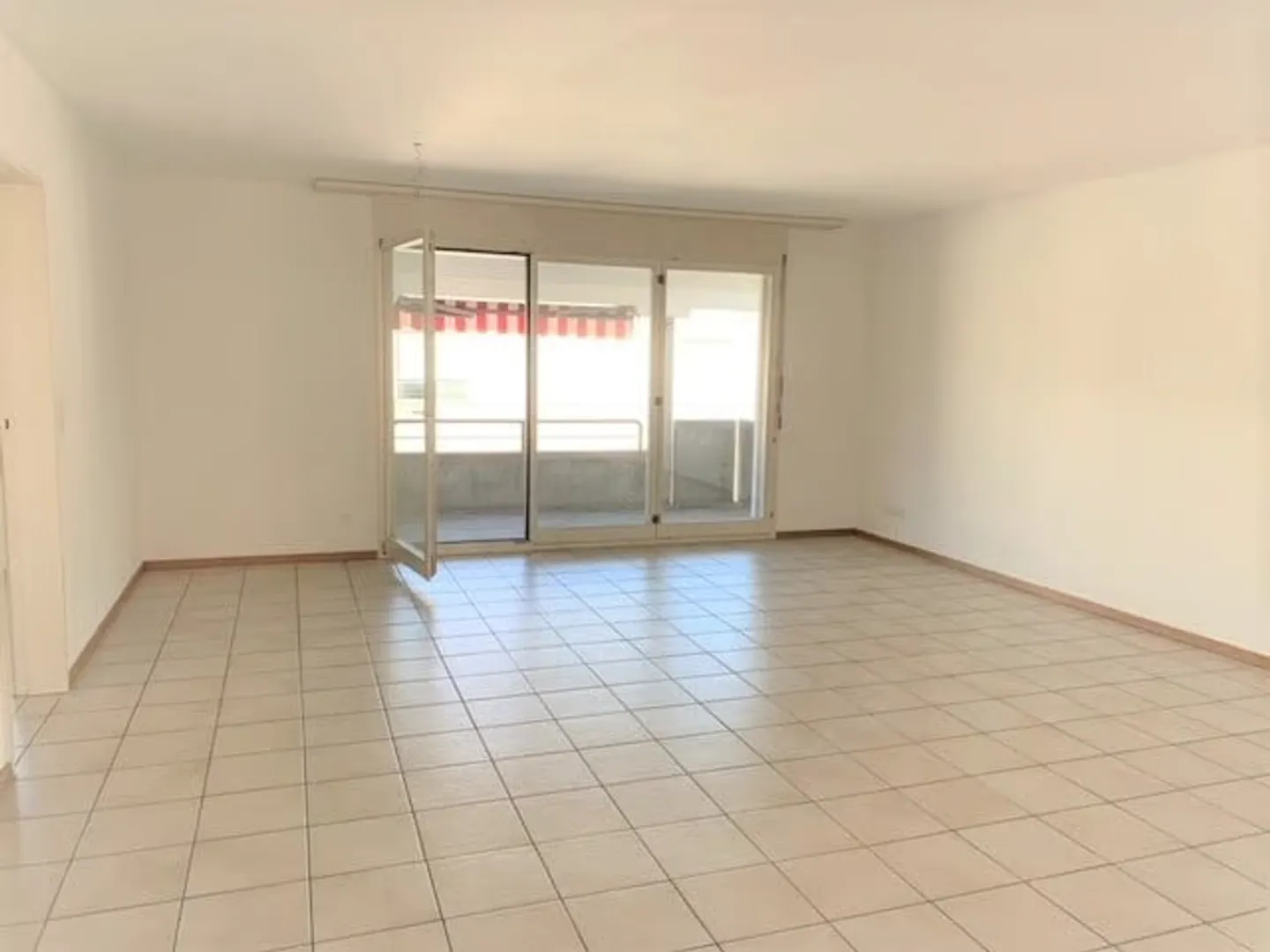 Schöne, grosszügige 3.5 Zimmer Wohnung mit neuer Küche - Foto 11 di 21