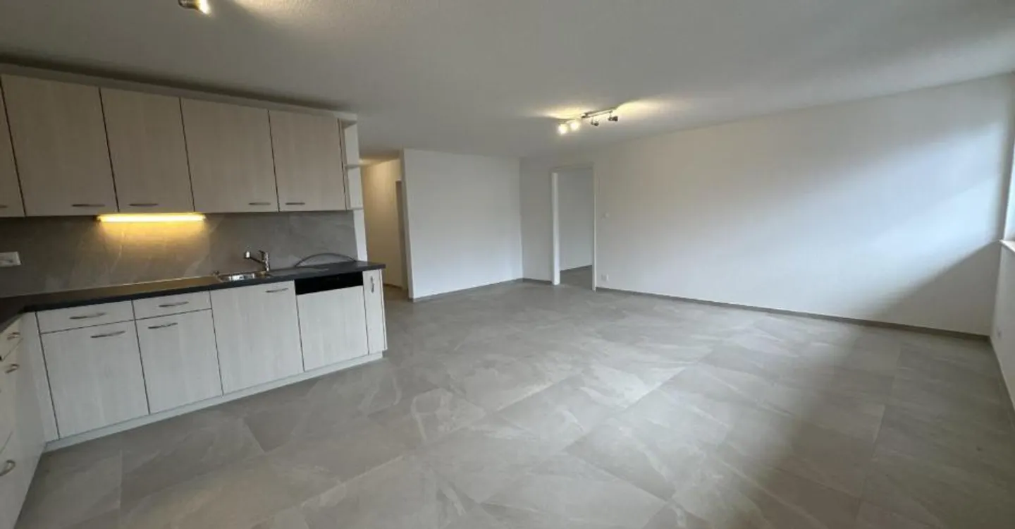 Appartement entièrement rénové de 4.5 pièces à Alle - Foto 2 di 12
