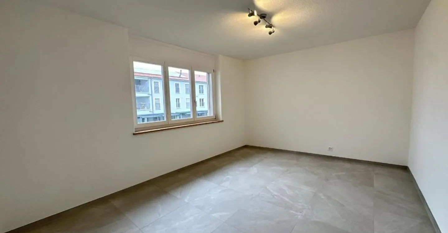 Appartement entièrement rénové de 4.5 pièces à Alle - Foto 8 di 12