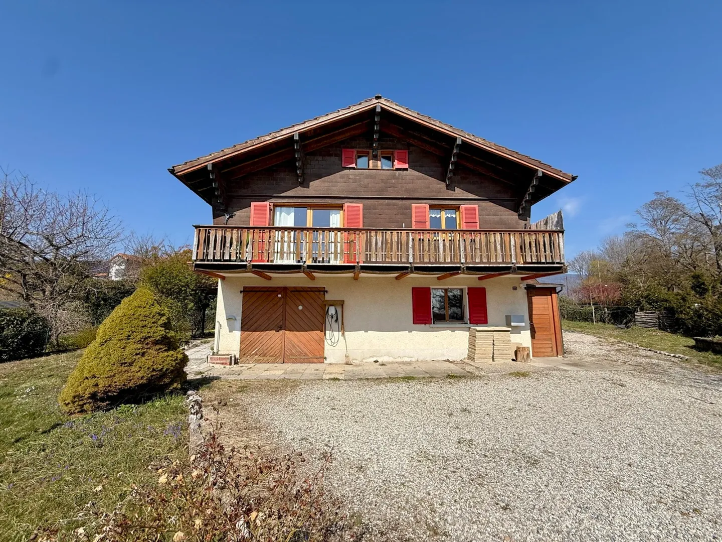 Cottage to renovate with a view of the Alps in the distance! - Photo 2 of 14