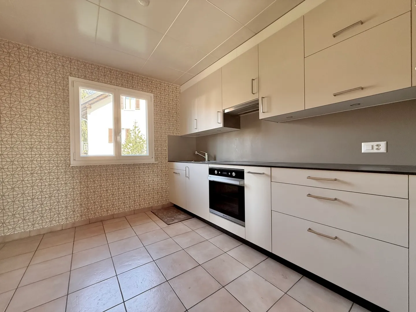 Cottage to renovate with a view of the Alps in the distance! - Photo 9 of 14