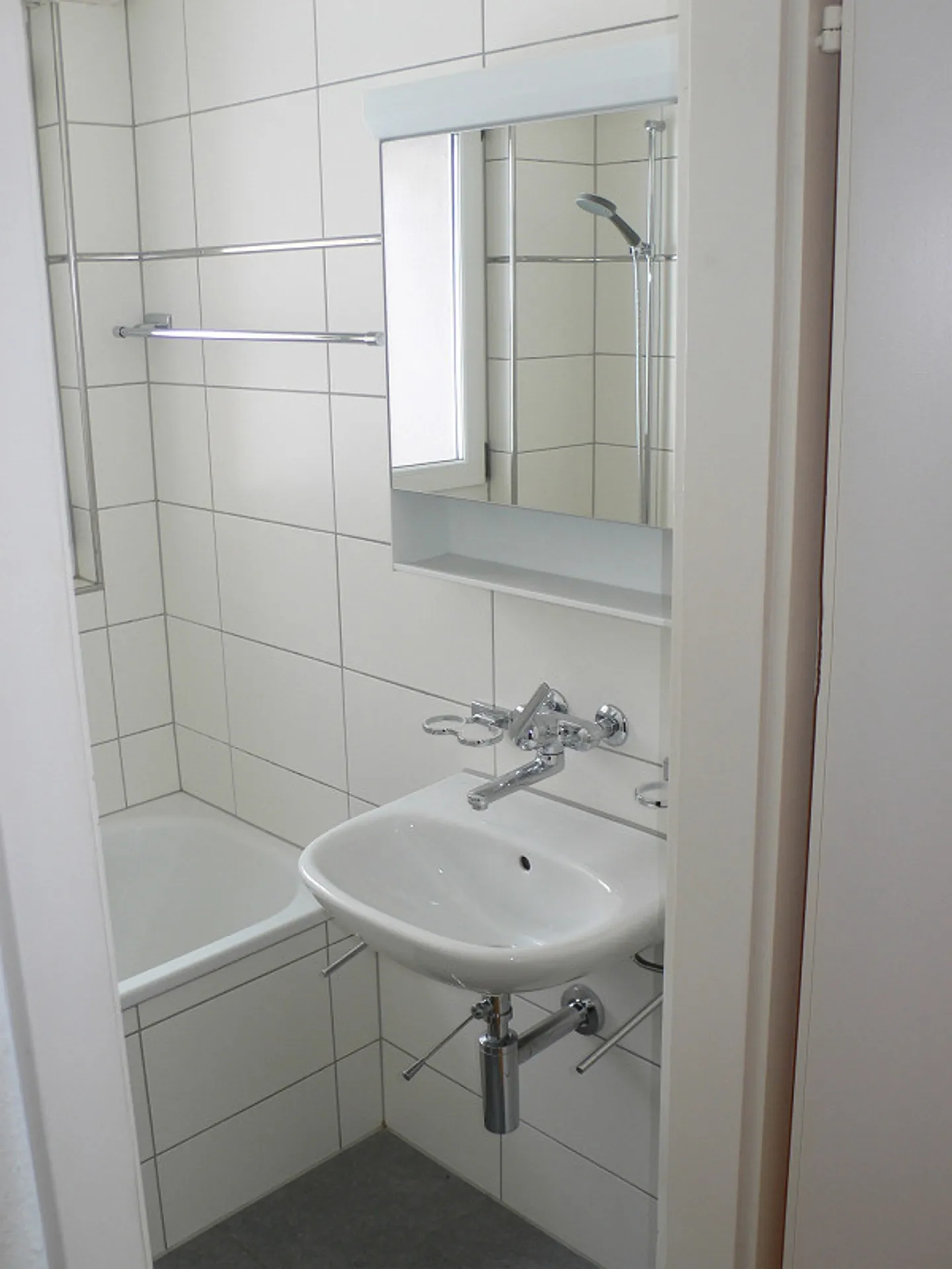 Luminoso appartamento di 4 stanze con balcone al piano terra - Foto 10 di 10