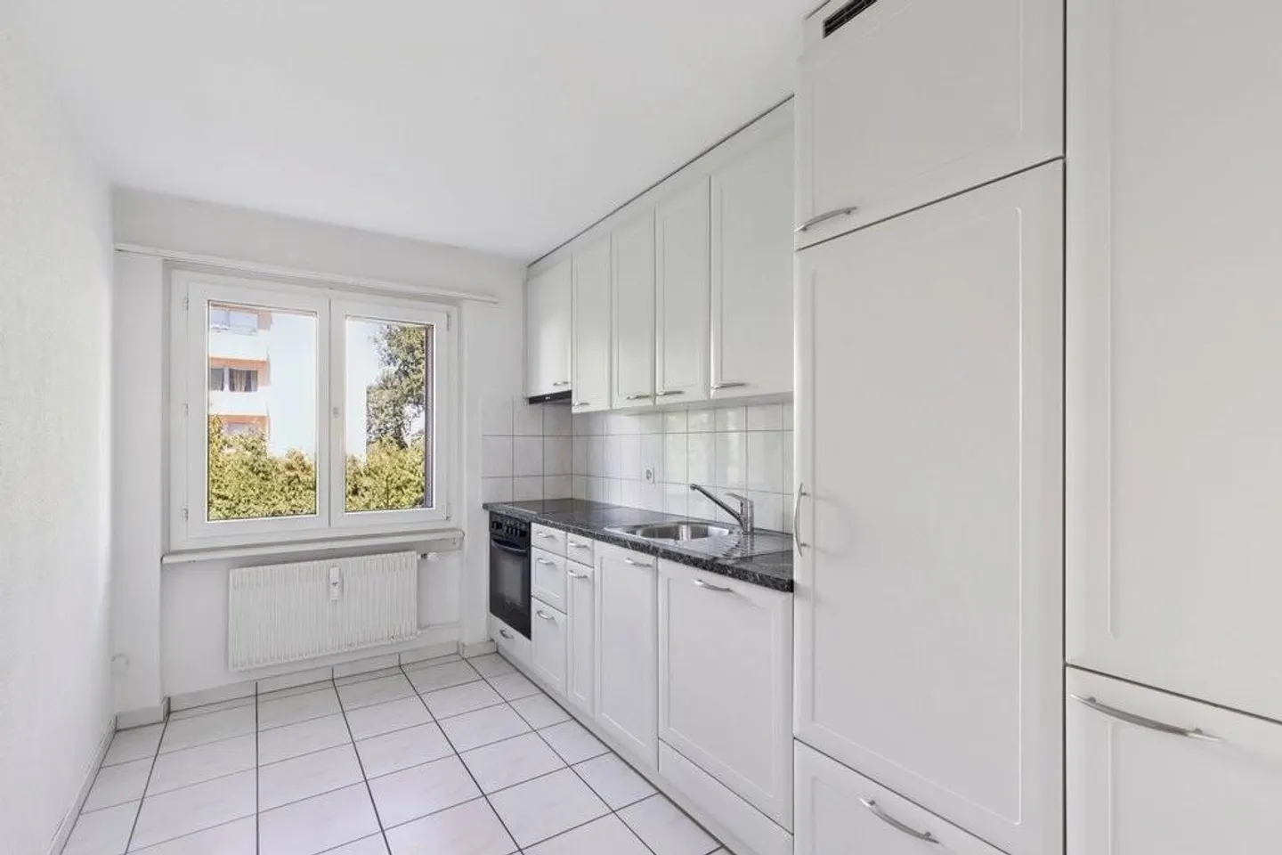 Appartamento spazioso in una zona residenziale tranquilla in affitto - Foto 3 di 8