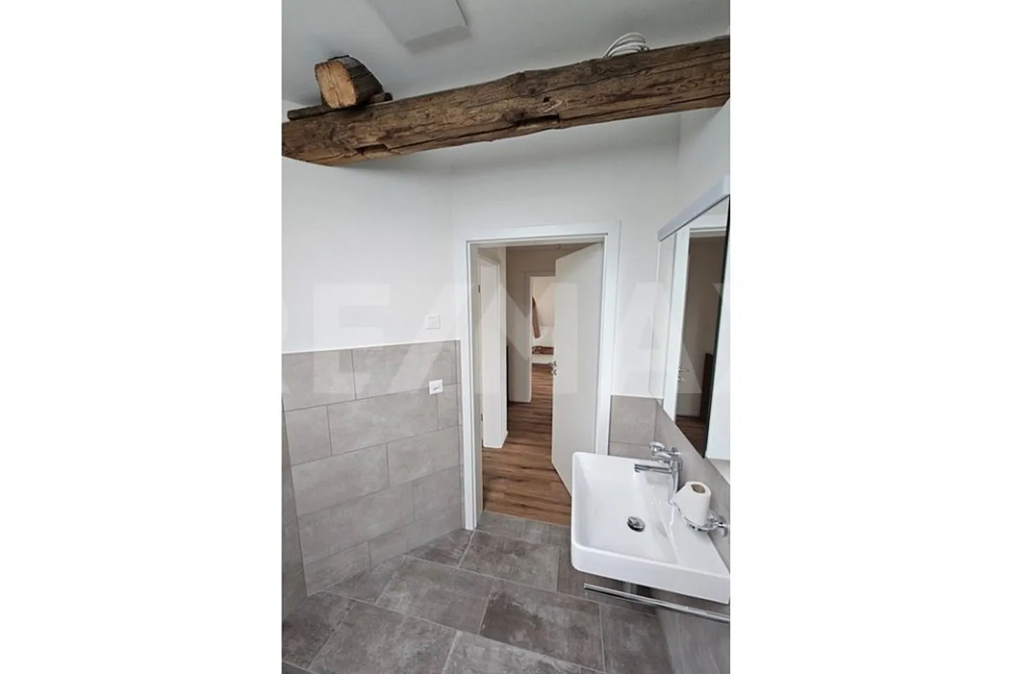 5.5-room condominium in the new construction project "Smiledörfli Wydum Rorbas" - House 8 - Photo 10 of 13