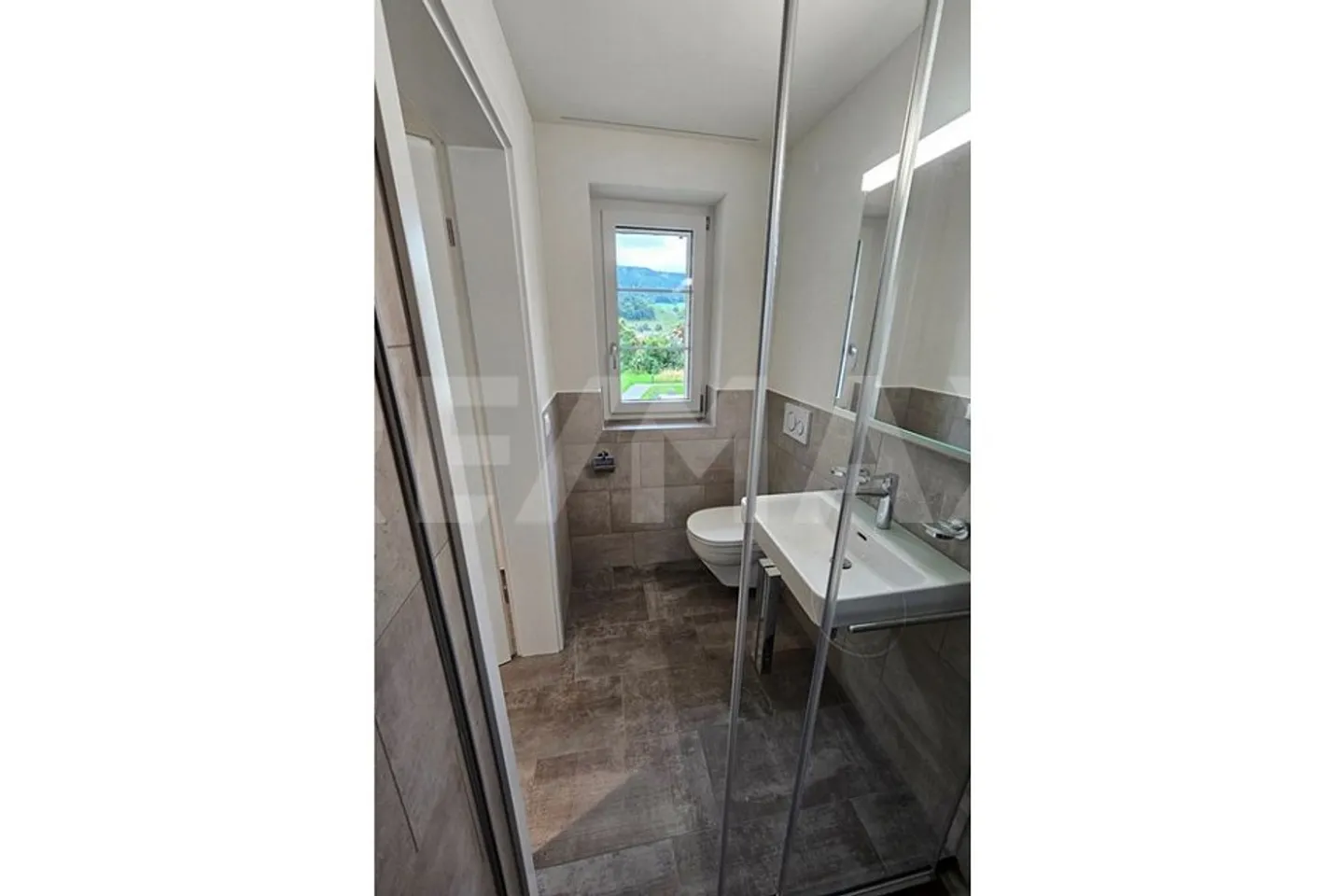 5.5-room condominium in the new construction project "Smiledörfli Wydum Rorbas" - House 8 - Photo 11 of 13