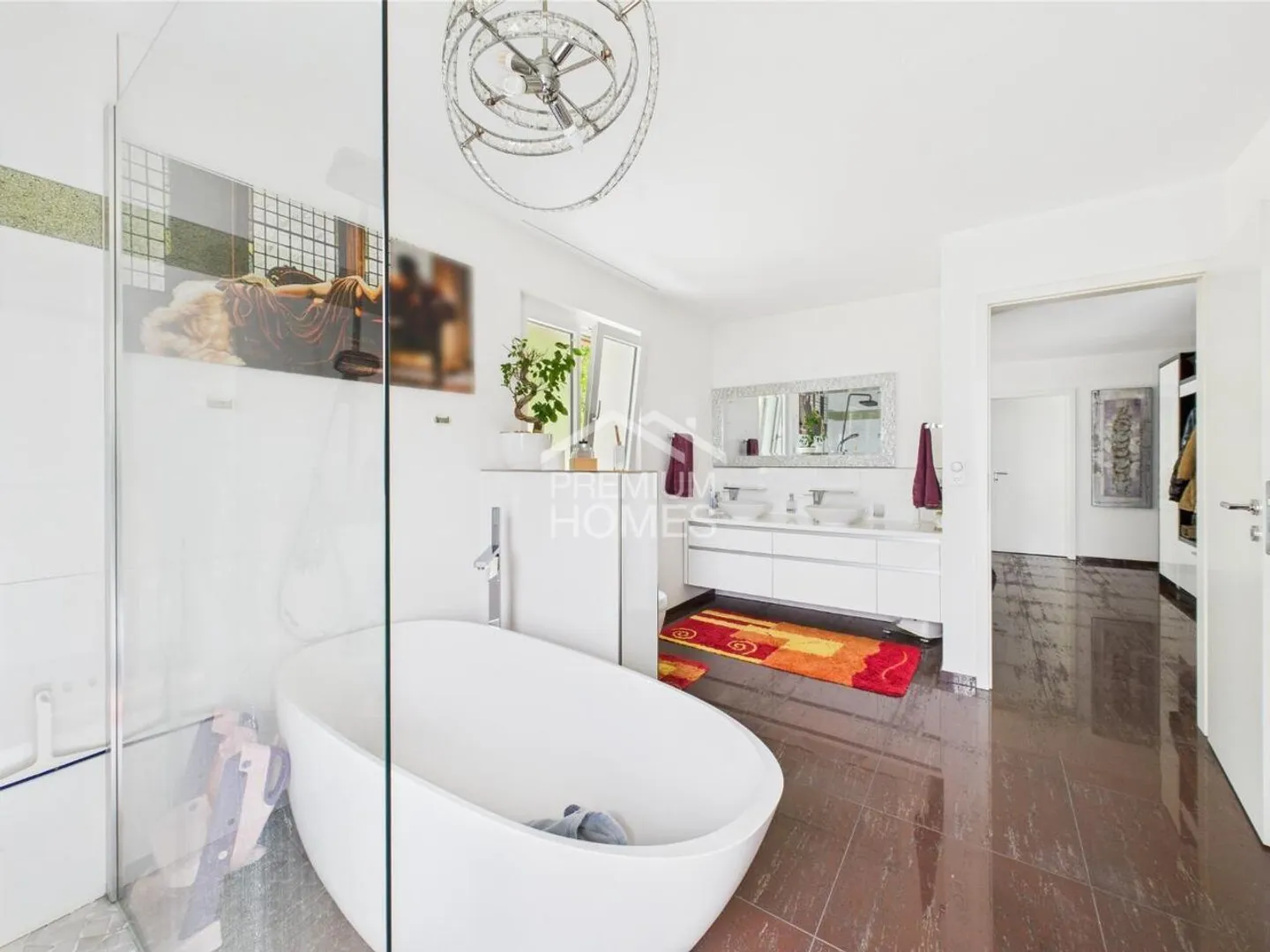 High-Quality Living with Impressive Panorama - Photo 5 of 7