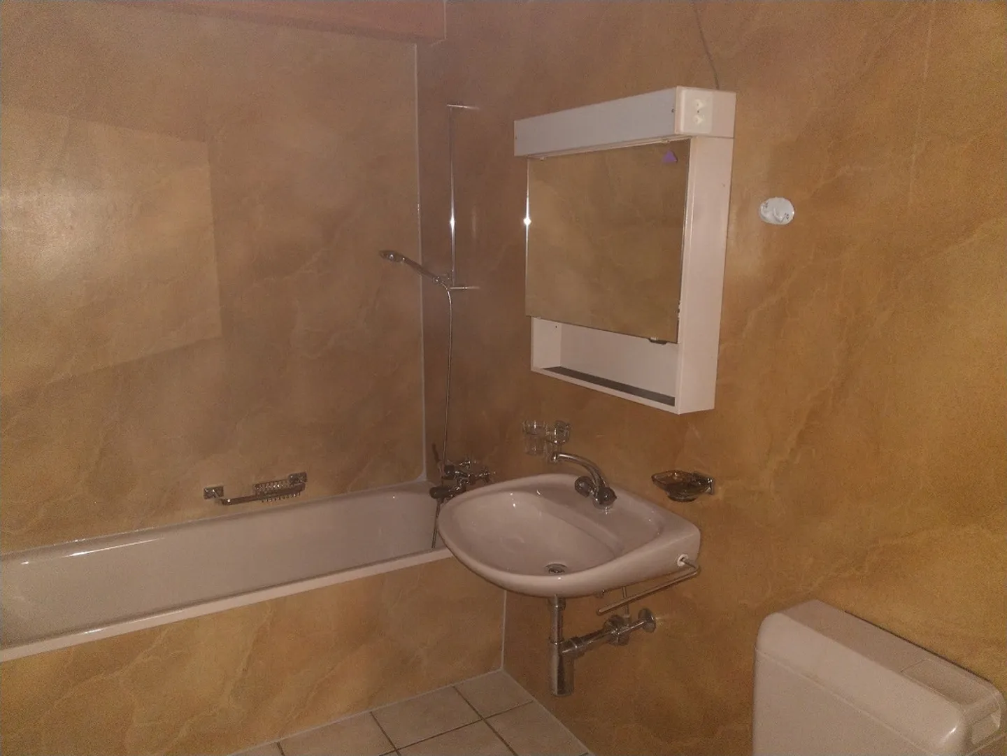 2 1/2 Room Apartment in a Central Location - Photo 6 of 6