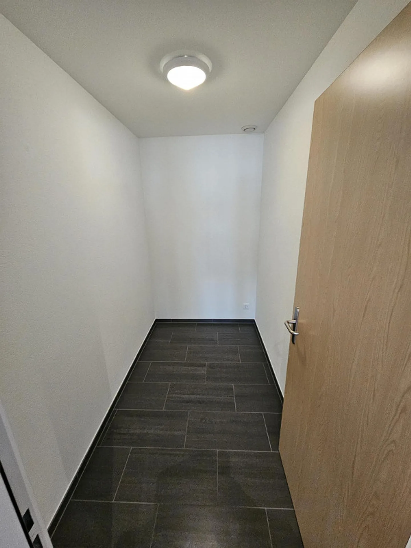 Moderne 4 1/2 Zi-Wohnung im 2.OG (120 m2) mit gedecktem Balkon (28m2) - Foto 10 von 16
