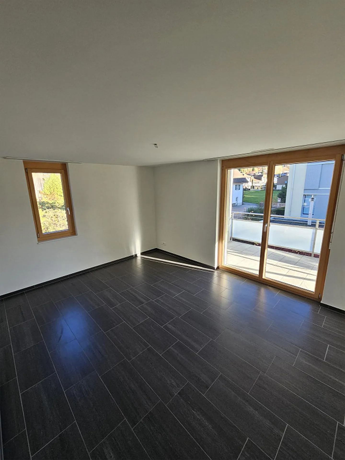 Moderne 4 1/2 Zi-Wohnung im 2.OG (120 m2) mit gedecktem Balkon (28m2) - Foto 11 von 16