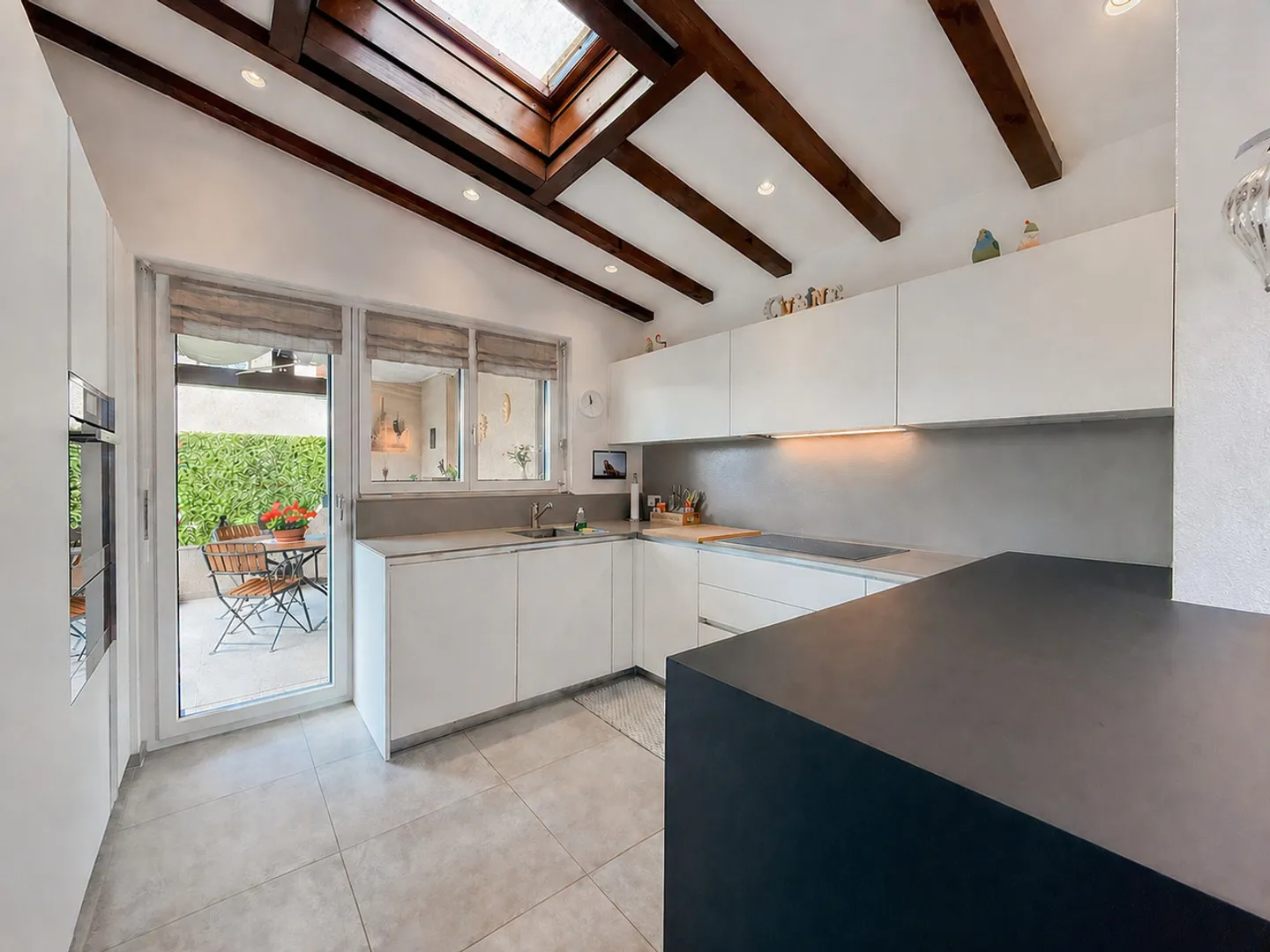 Elegant house with garden in Collina d’Oro - Photo 4 of 18