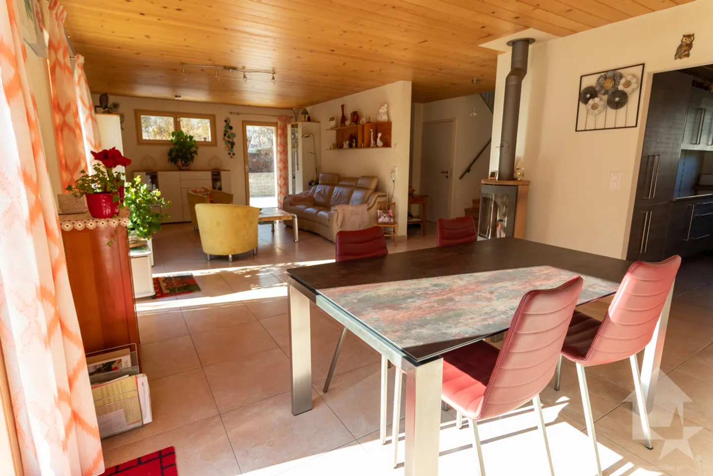 Magnifica villa di 5.5 locali con ampio terreno e garage doppio - Foto 5 di 29