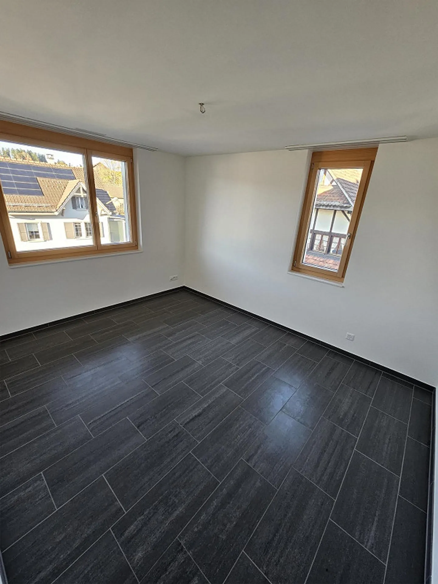 Moderne 4 1/2 Zi-Wohnung im 2.OG (120 m2) mit gedecktem Balkon (28m2) - Foto 12 von 16